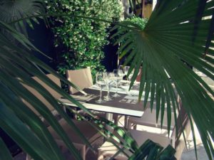 Une belle vue du restaurant en terrasse le Carré d'Art