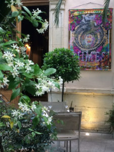 Un air de féria au restaurant le Carré d'Art à Nîmes