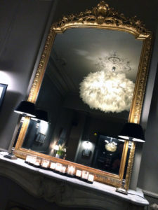 L'intérieur du restaurant le Carré d'Art à Nîmes