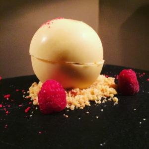 Un somptueux dessert du restaurant le Carré d'Art à Nîmes